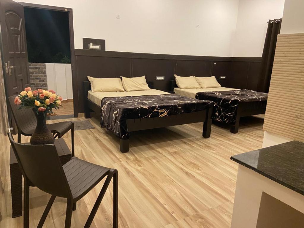 Rr Holiday Inn โกไดกานัล ภายนอก รูปภาพ