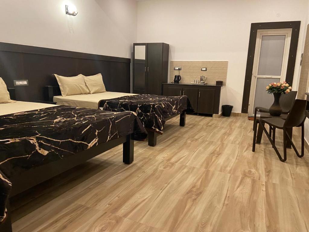 Rr Holiday Inn โกไดกานัล ภายนอก รูปภาพ